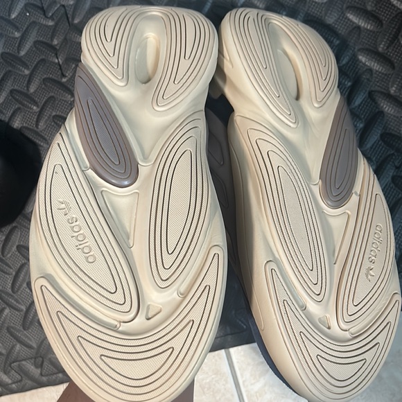 Adidas Onelia - Picture 10 of 10